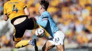 ｢素敵やん｣｢これぞスポーツマンシップ｣!! マンCのイングランド代表MFに「カンフータックル一発レッド」DFの｢試合後の謝罪シーン｣