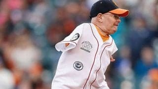 【MLB】生まれつき両腕がない男性の始球式に米称賛　「人間なんだってできる」「しかも正確」