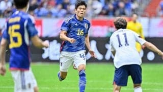 「わーお冨安の筋肉わーお」「筋肉えぐ」DF冨安健洋のユニフォーム交換にファンの視線が集中！ アーセナル同僚との交流で見せた隆々過ぎる上半身