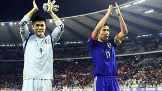 「さすがの風格」「監督とGKコーチの図」川島永嗣が帯同中の長谷部誠との2ショットにファンも感激「なんの違和感もなくいる」