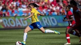 約5万人を集めた女子サッカーの会場で「すごいゴール」＆「神対応」!  ブラジル代表DFが食らわせた「ギャップ萌え」