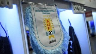 ウルグアイ代表のホーム新ユニフォームは超シンプル！ アウェイは新鮮かつ大胆不敵のコンセプトも“コピペ”と揶揄