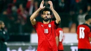 「はいチーズ…え!?」結婚の記念撮影をしてたらサラーが突然乱入!? サプライズのファンサにカメラマンも驚き「なんだこれ！」「何が起きたんだ」