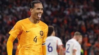 ｢我らがファン・ダイク｣!! オランダ代表が\"最強DF\"の決勝ゴールでベルギー代表に勝利! 無敗でファイナル4進出が決定