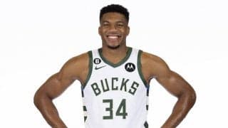 2季ぶりの覇権奪回を目指すヤニス「ベストプレーヤーはステフ・カリーだと信じている」