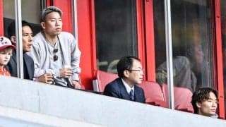 ｢なんてスタイルなんだ｣!? 日本代表FW浅野拓磨が｢松葉杖なしで歩く｣までに回復! 遠征中の代表戦士や所属先のボーフム公式も反応した｢かっこいい｣と話題の｢スタイリッシュ画像｣