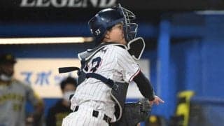 「捕ってから速っ！」　神宮どよめく…20歳の“高速キャノン”が「エグすぎる」