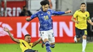 海外メディアも熱視線の「スピード対決」!  日本代表FW三笘薫vsエクアドルDFの「タッチライン際での攻防」