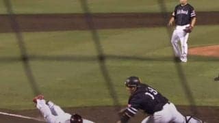 “背伸び捕球”からバズーカ発動　鷹・今宮にファン驚愕「バケモン」「肩強っ！」