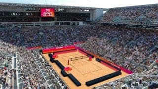 赤土が砂浜に！　ビーチバレーボールのプロツアー大会がテニス世界四大大会、全仏オープンの会場で開催