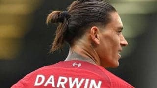 「ダルウィンが縮んだのかと思った」クロップがイメチェンしたリバプールDFの髪型に頭を抱える！？「切ってもいい？」