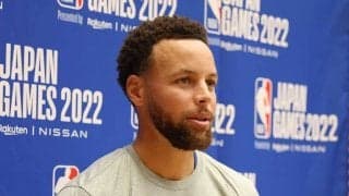 女優・今田美桜から花束贈呈されたカリー　埼玉で日本語あいさつ披露「コンニチハ！」