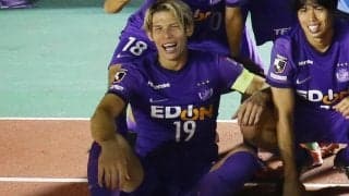 「合法なやつですか？？笑」「魔法？」広島の日本代表DF佐々木翔が注射器を持って液体を調合…ファンが反響「イケメン過ぎ」