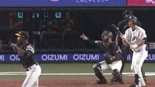 一塁走者愕然…「カメラも追えない早業」にファン驚嘆　「一瞬隠し球かと思った」