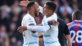 「間違いなく赤だ」「手が伸びるのは偶然なわけがない」チェルシーDFチアゴ・シウバが退場を免れる珍事？「またVARを買収した」と揶揄する声も