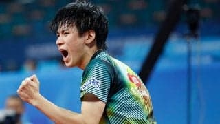 大苦戦の日本を救った戸上隼輔、中国メディアが称賛した攻撃力「張本に見劣りしない」【世界卓球】