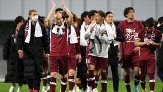 「みんな優しい」神戸イレブンとイニエスタ長男のハイタッチ＆頭ポンポンが脚光「かわいすぎ」「癒された」