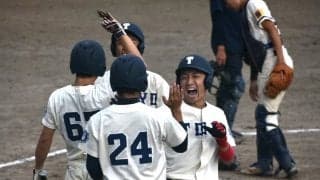 [準硬式野球] 「一気に優勝まで」接戦制して全勝首位ターン