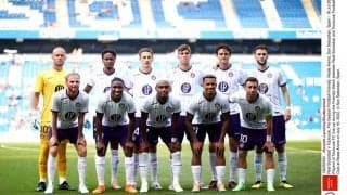 「恥ずべき一日となった」「制御不能」フランス1部で催涙ガスがまかれて試合中断！ 選手が目と鼻を覆う異常事態に