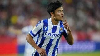 久保建英が「シャイな少年」を指名してユニプレゼント! 「キッズはタケの事好きになるな」の声が挙がった粋な行動