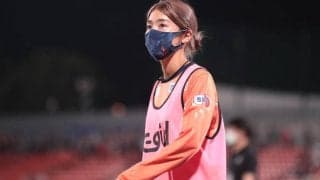 「天使降臨」「めっちゃかわいい」仲田歩夢が青空の下でナチュラルな可愛さにファン絶賛、トンボも惚れる「この写真好きだなぁ」