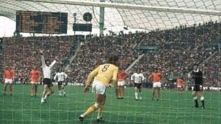 「ウナギつかみ」が与えてくれたヒント【サッカーの進化の「抜け道」ルール規定がないGKグローブ】(2) 