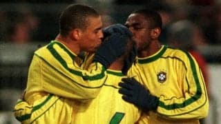 「悪魔の左足」と「元祖ロナウド」が再会! ブラジル代表レジェンドの2ショットが「12万いいね」の大反響