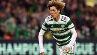 「相手を気遣うナイスガイだ」靭帯断裂の相手選手に寄り添うセルティック古橋に現地称賛「最もスポーツマンシップあるサッカー選手の1人」