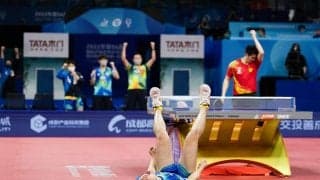 張本智和は「狂ったように打ちまくった」　中国メディアも衝撃が走った世界1位撃破＆2勝【世界卓球】