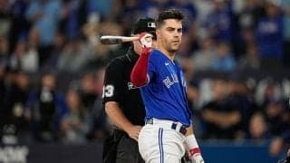 【MLB WCゲーム】吹っ飛んだヘルメット…場内が殺気立った“頭部死球”にファンの意見真っ二つ