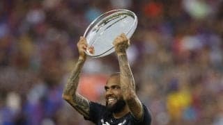 ｢かなりやばい｣!! ブラジル代表D・アウベスがバルセロナを訪問!! ｢こういうのにも弱い｣レジェンドの訪問に｢1万6000超いいね｣の大反響