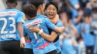 「ポンコツででるやん」「あっ…また」川崎Fの小林悠、集合写真でお茶目プレー…以前には1人だけダッシュの珍事も