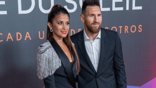 「北の王とサッカーの王」メッシと妻アントネラさんが『ゲーム・オブ・スローンズ』俳優と3ショット「本物だ」