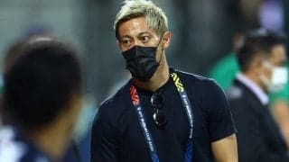 「できるだけ長くプレーしたい」本田圭佑がヒザ手術を報告、車椅子や松葉杖姿に多くのエール、元日本代表選手からも