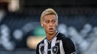 ｢待ってます｣!! 元日本代表・本田圭佑が膝の手術を報告! お笑い芸人・じゅんいちダビッドソンも反応した、「車椅子と松葉杖姿のSNS投稿」