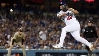 【MLB 地区S】走者突っ伏し絶望…　素手捕球からの即投げ美技は「投手による史上最高の守備」