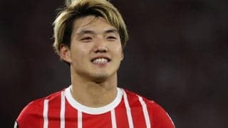 「慣れない演技をしながらも…」堂安律が楽天カードマンとCMで共演「楽しく撮影できました」