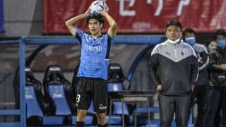 「エモすぎる、、、」「胸アツ案件だぁ…」川崎・京都戦後のピッチでかつての師弟が「熱い話し込み」！ 「人生の中で大きな出会いだったんだろうな」の声も出たワンシーン