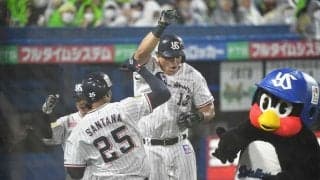 ヤクルト、一発攻勢で日本S進出に王手　村上、長岡、オスナ弾で阪神に2連勝