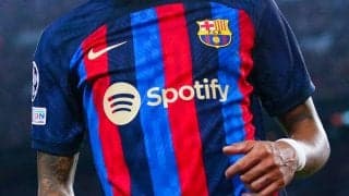 バルサが史上初の取り組み、クラシコで特別ユニを着用！ 胸にはフクロウ、500億回再生のラッパー・ドレイクを祝福