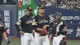 鷹・千賀滉大が緊急降板　7回先頭の中川圭に右前安打浴び交代、アクシデントか？