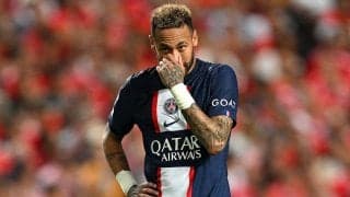 「サンタクロースかピエロ」ネイマール、ひと際目を惹くファッションでシャンゼリゼ通りに登場