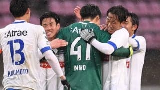 「直視できない」「ananの表紙に」J2水戸が選手の「筋肉写真集」を4100円で発売！ 貫く攻めの姿勢に「6パック脇がやべぇ」と驚愕の声