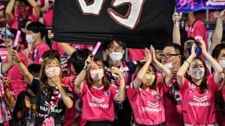 「可愛すぎるやろ」「めっちゃいいやん！」女性サポーターが送った「ハートのエール姿」に1300いいね！ Jリーグ公式も注目した「C大阪のゴール裏」