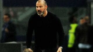 天才の技術は衰えず！ 50mダイレクトボレーも現役時代に決めたスタンコビッチ監督が圧巻の高精度クロスを連発