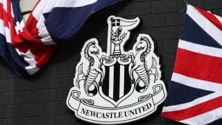 胸スポンサーロゴなし！ニューカッスルがクラブ創立130周年記念ユニフォーム発表、黒とグレーのストライプに