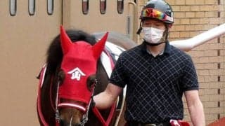 15人気の伏兵が新潟1000mをインコースで逃げ切り 単勝払戻97.6倍の波乱決着