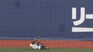 前代未聞、相手ファンも「凄すぎて拍手」　“奇跡の捕球”に「称賛と絶望が一緒に…」