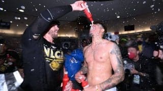 【MLB 地区S】半裸でビールを撒き散らし…かつての問題児の祝勝会に珍解説「ビール19杯飲んでる」