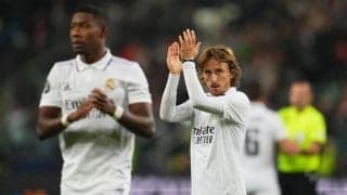 ｢来年あなたがいなければ我々はどうすれば良いのか｣! レアルの”10番”がエル・クラシコ勝利後に選手・スタッフ一人一人に抱擁! ｢これがチームスピリット｣と話題のロッカールーム映像